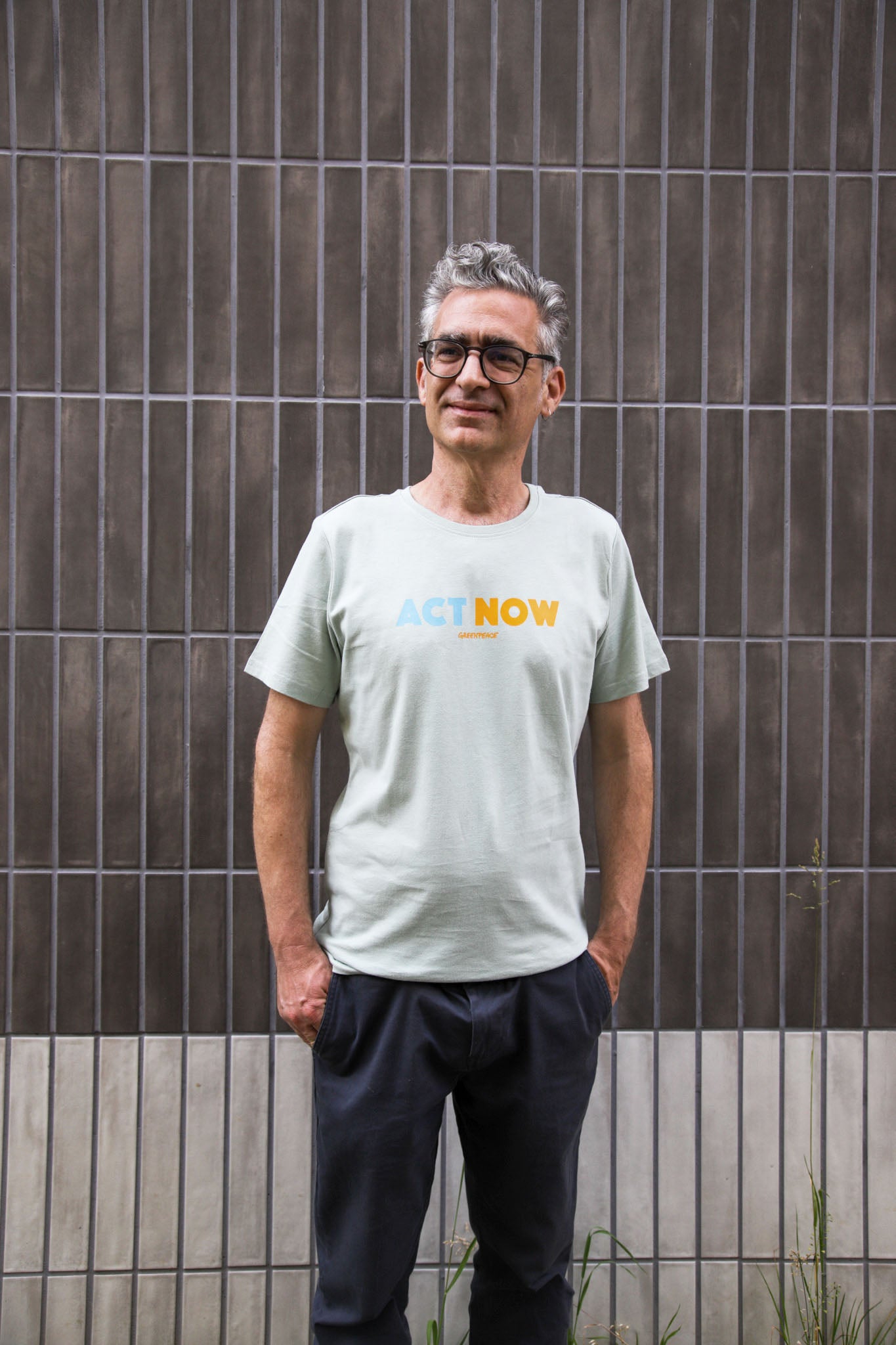 Unisex T-Shirt "Act Now" mattgrün