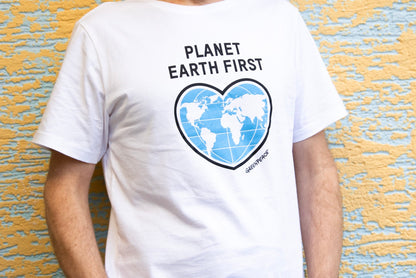 T-shirt unisexe "Planet Earth First" blanc