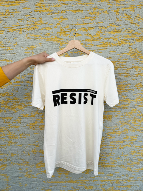 Unisex T-Shirt "RESIST" Naturweiss