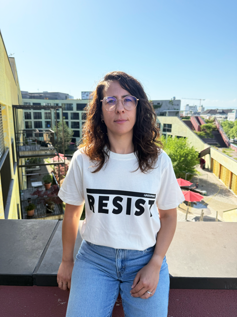 Unisex T-Shirt "RESIST" Naturweiss