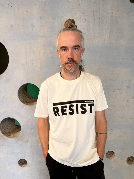Unisex T-Shirt "RESIST" Naturweiss